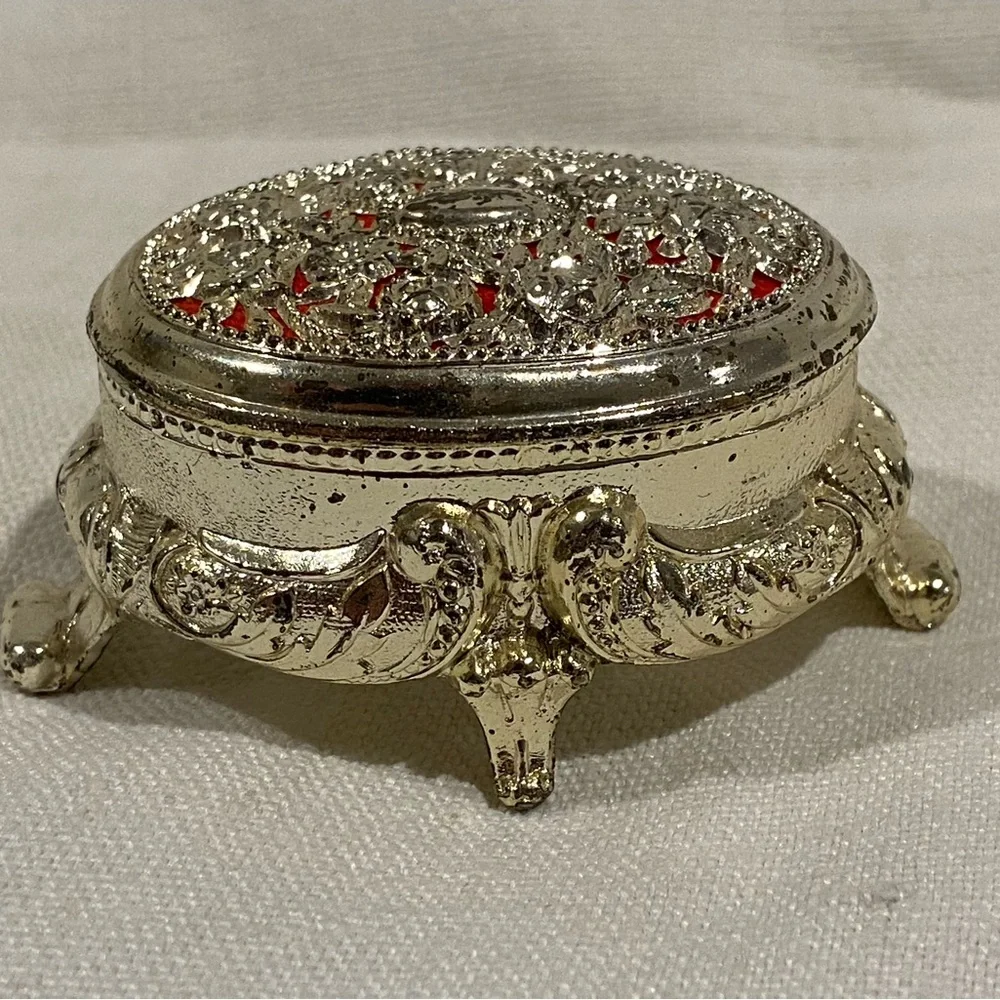 Vintage metal Jewelry Box - Organizer / trinket box